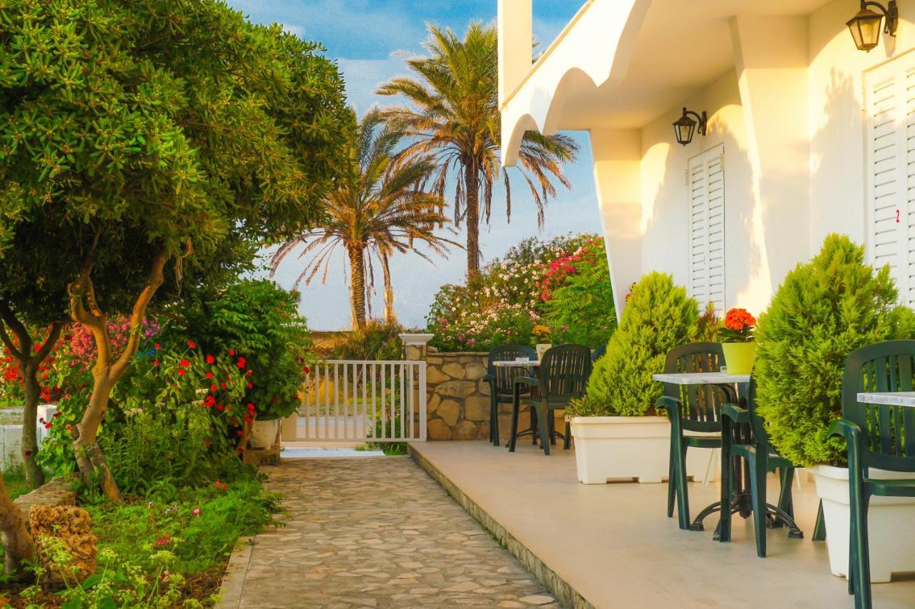 Cubaneros Holiday Inn Лаганас Екстер'єр фото